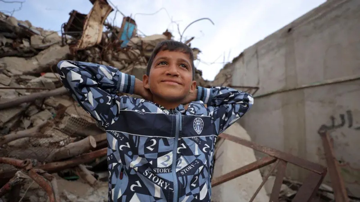 'O que descobrimos ao acompanhar a vida de três crianças sobrevivendo à guerra em Gaza'