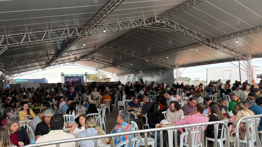 Prato típico de Campo Mourão é o grande destaque do domingo na 30ª Festa Nacional do Carneiro no Buraco
