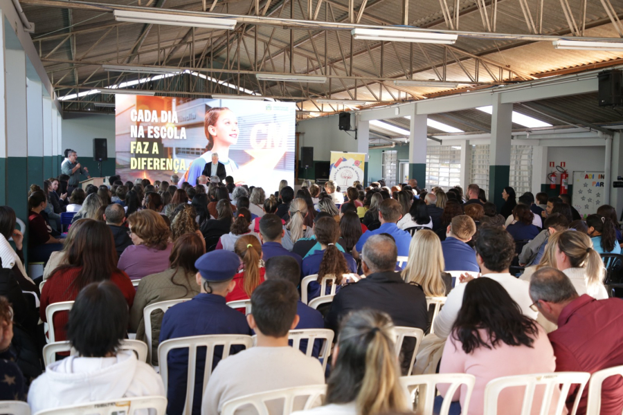 CAMPO MOURÃO DÁ EXEMPLO E LIDERA MOVIMENTO PELA EDUCAÇÃO: CAMPANHA “PRESENÇA NA ESCOLA” É LANÇADA COM FORÇA TOTAL!