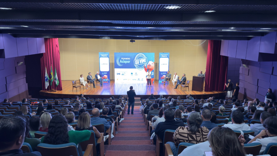 Prefeitura de Campo Mourão participa de seminário estadual da ACISPAR em Curitiba