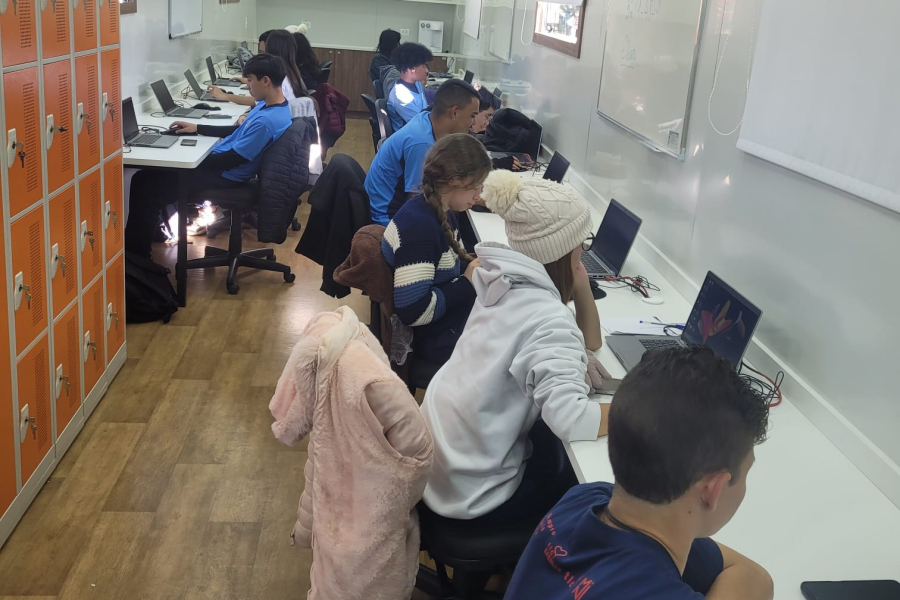 Campo Mourão oferece curso de manutenção elétrica e industrial em carreta do Qualifica Paraná