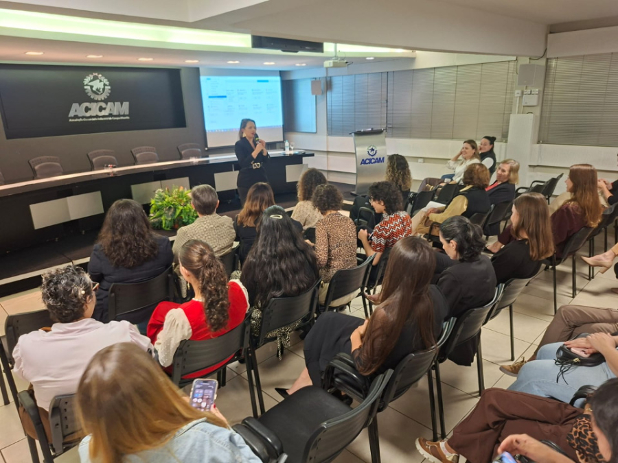 Acicam Mulher: palestra lota auditório da Acicam