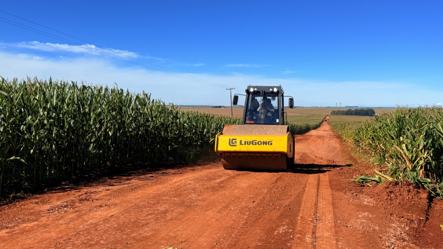Prefeitura realiza melhorias em estrada que liga comunidades rurais de Campo Mourão*