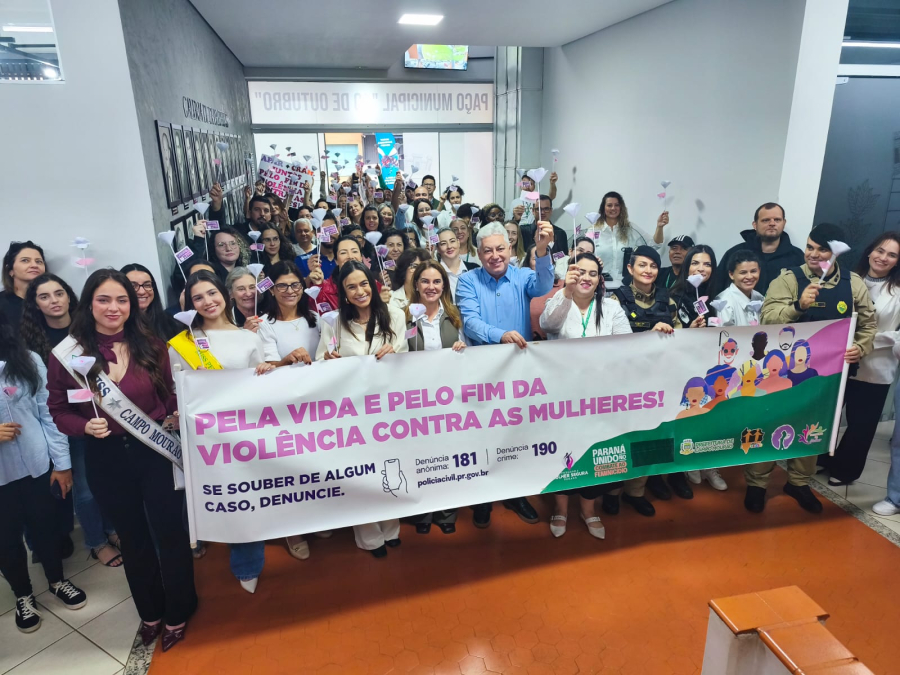 Mobilização no Paço Municipal reforça compromisso de Campo Mourão no enfrentamento ao feminicídio